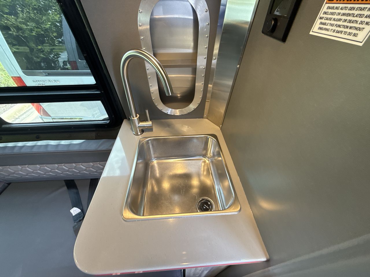 2025 Airstream 19X Base