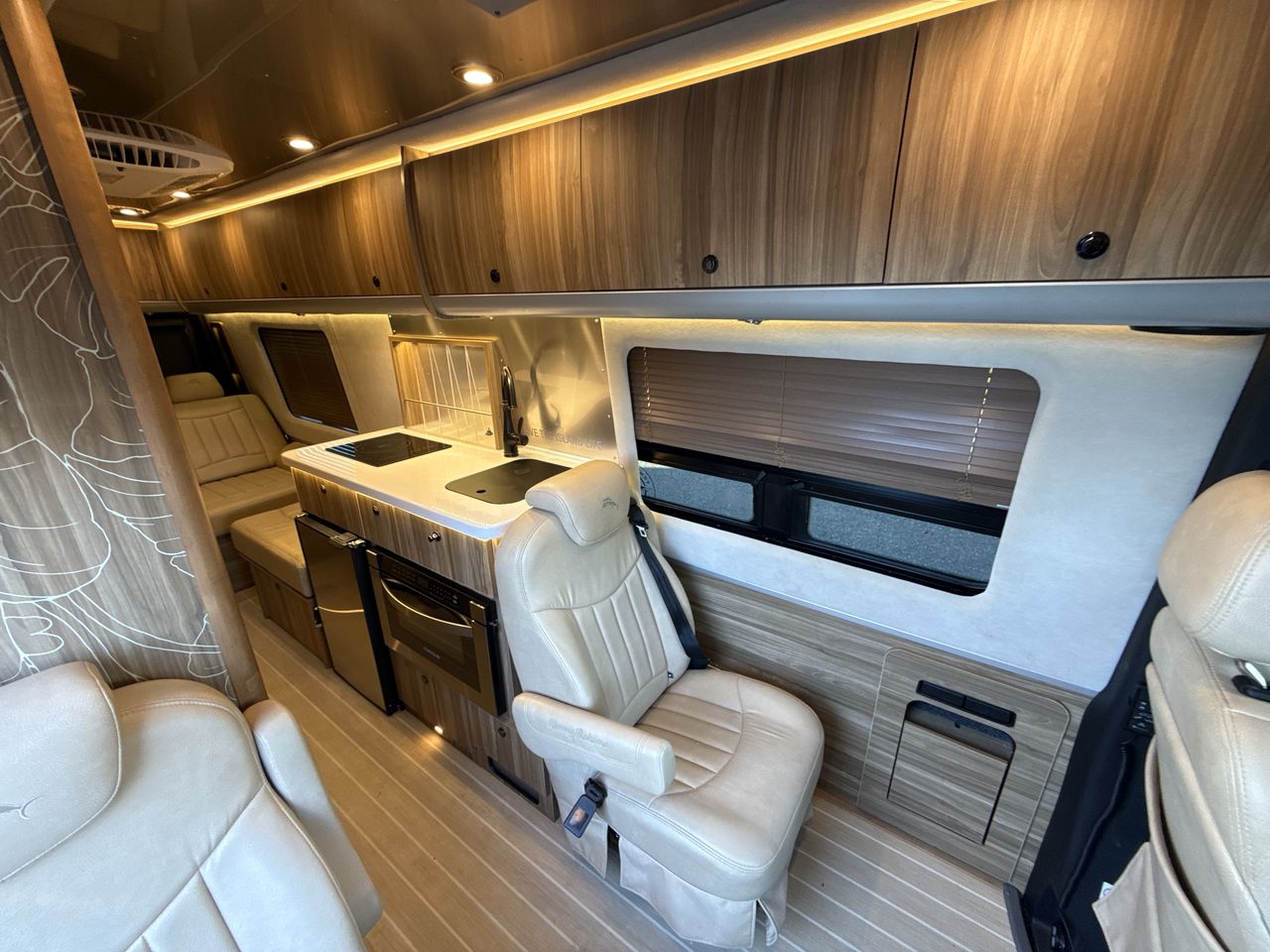 2024 Airstream 24 GL Base