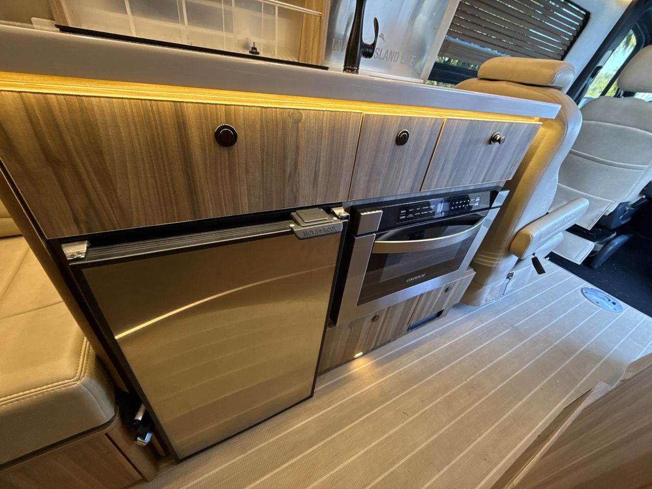 2024 Airstream 24 GL Base