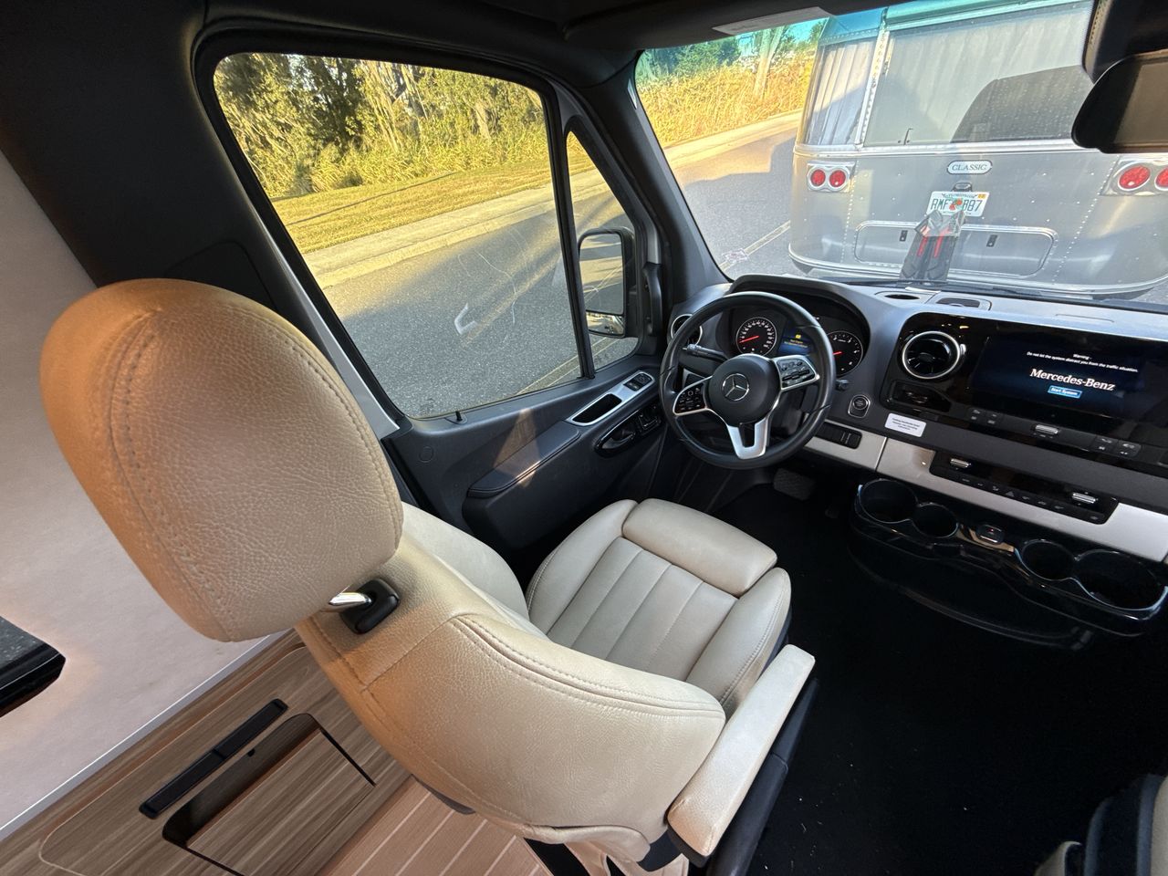 2024 Airstream 24 GL Base