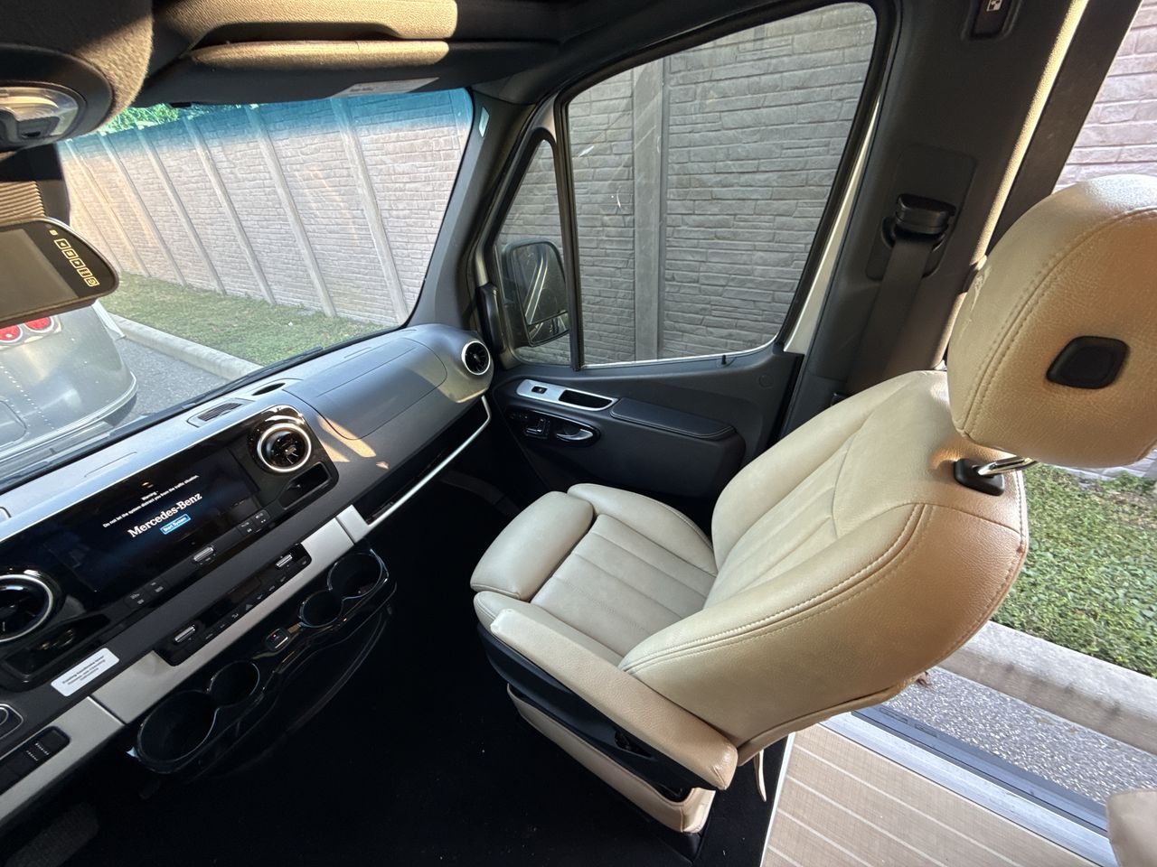 2024 Airstream 24 GL Base