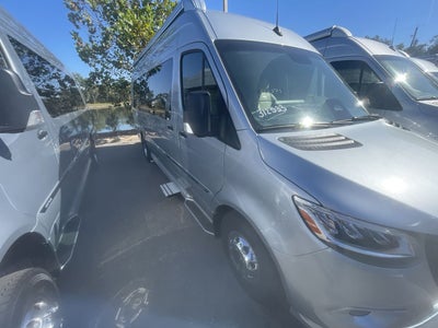 2026 Airstream 24GL 4x2 Passenger Base