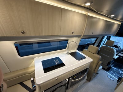 2026 Airstream 24GL 4x2 Passenger Base