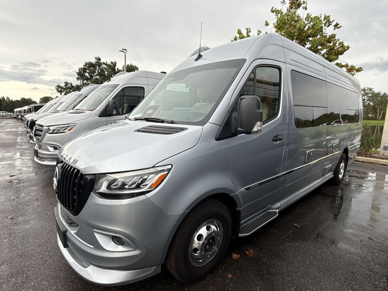 2026 Airstream 24GL 4x2 Passenger Base