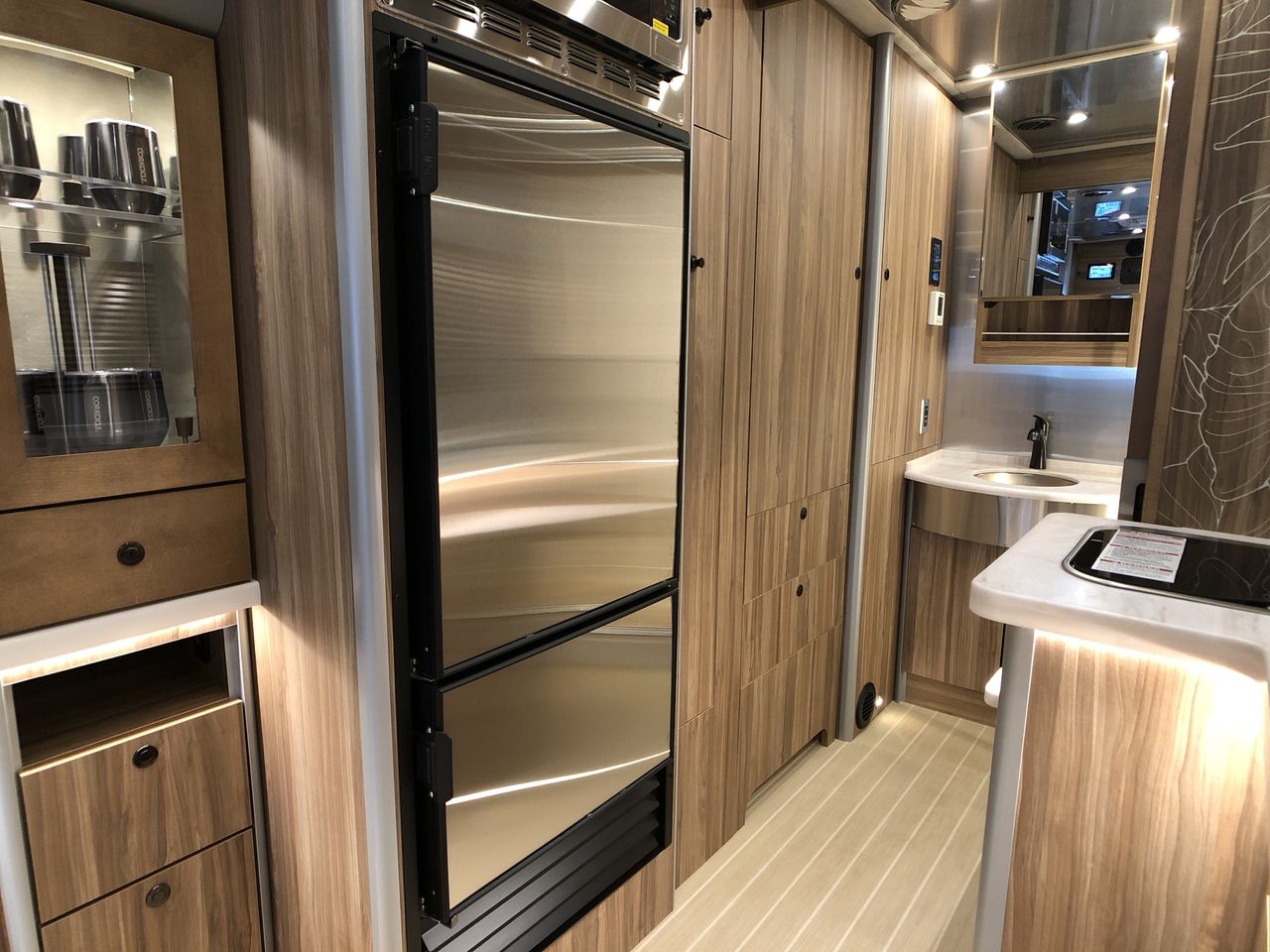 2025 Airstream TOMMY BAHAMA Base