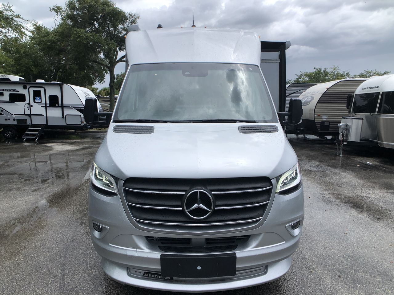 2025 Airstream TOMMY BAHAMA Base