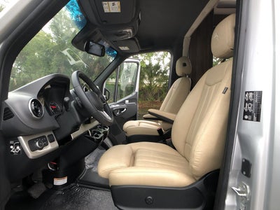 2025 Airstream TOMMY BAHAMA Base