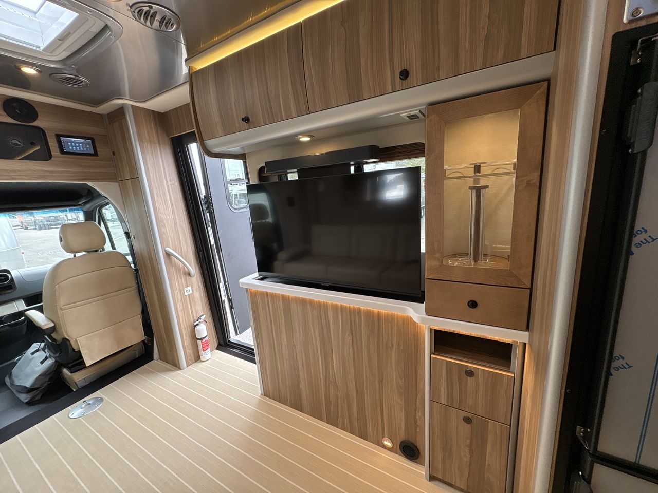 2025 Airstream MURPHY SUITE Base