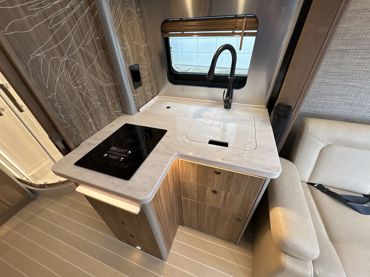 2025 Airstream MURPHY SUITE Base