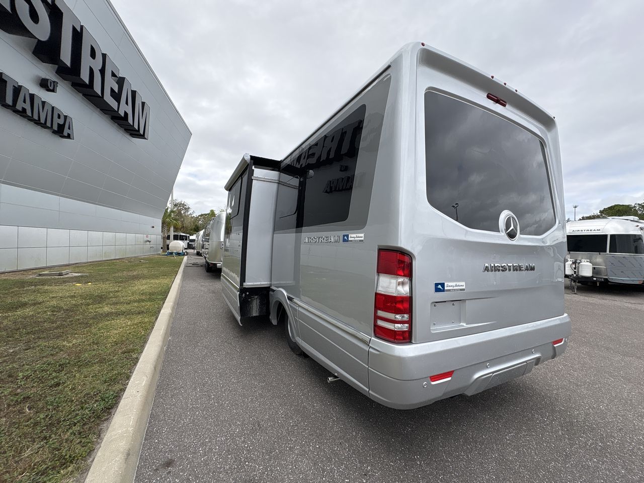 2025 Airstream MURPHY SUITE Base