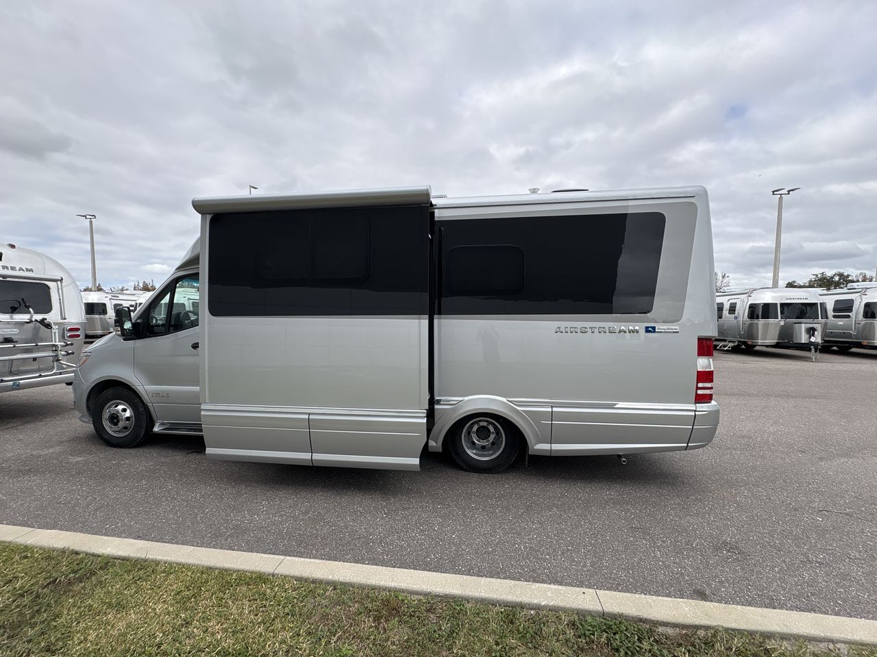 2025 Airstream MURPHY SUITE Base