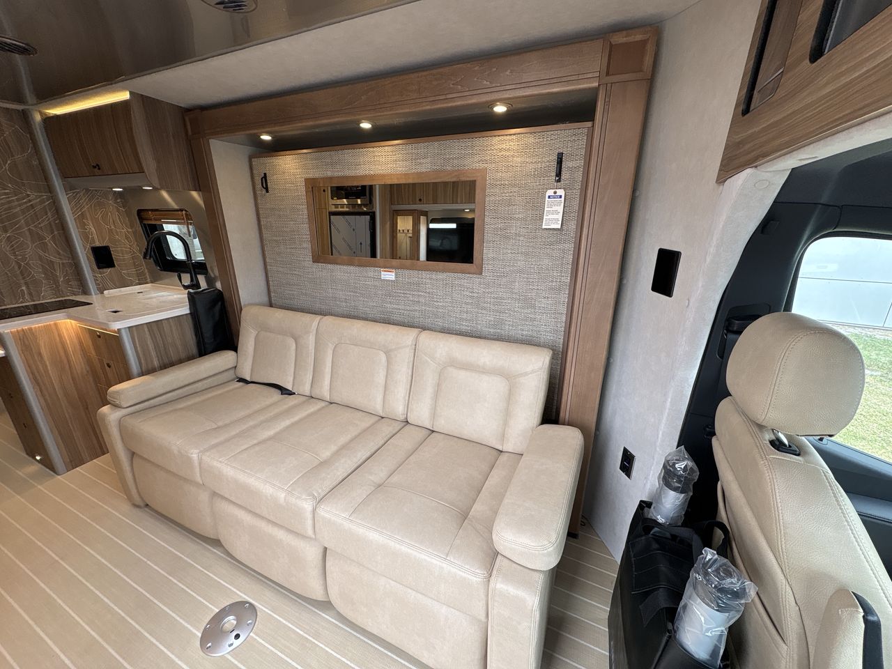 2025 Airstream MURPHY SUITE Base