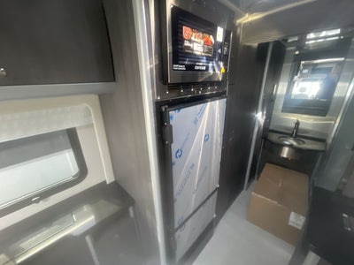 2026 Airstream Murphy Suite Base