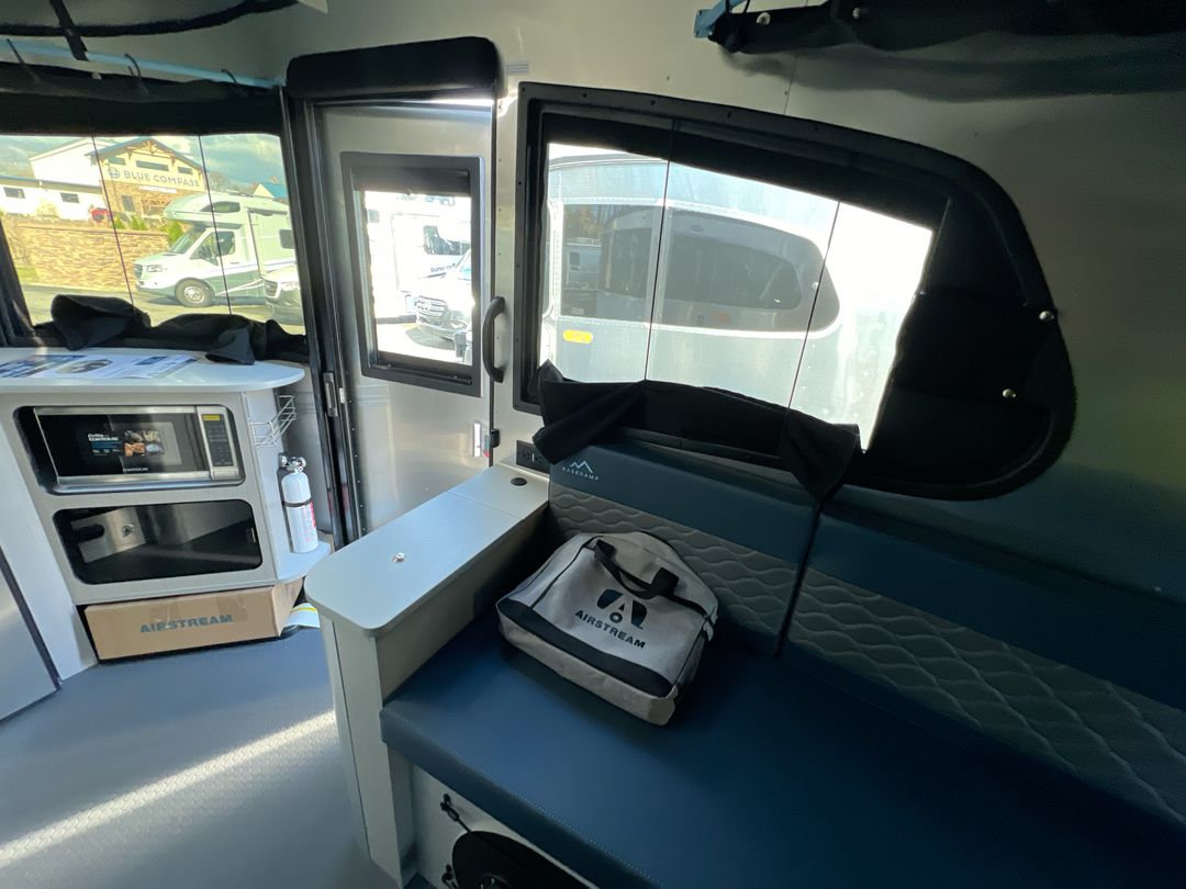 2025 Airstream 16X Base