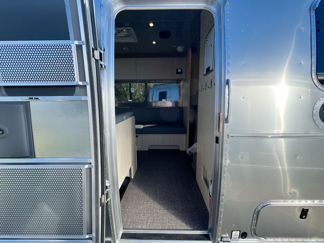 2026 Airstream 30FBBT Base