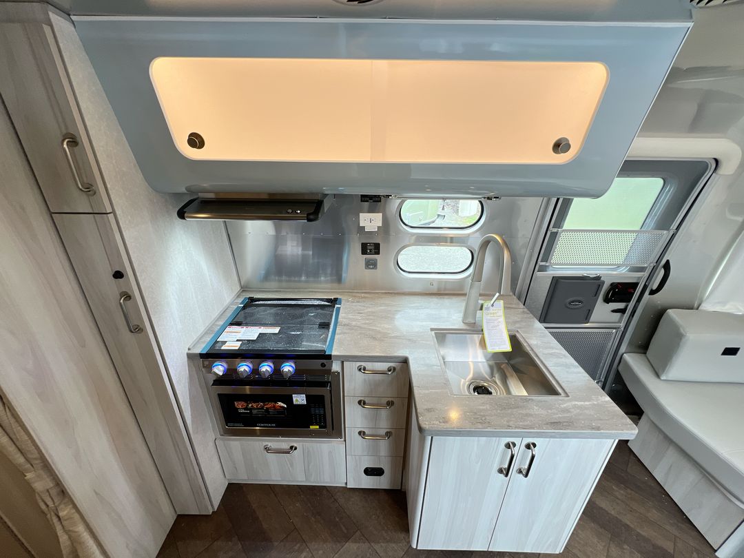 2025 Airstream 27FBT Base