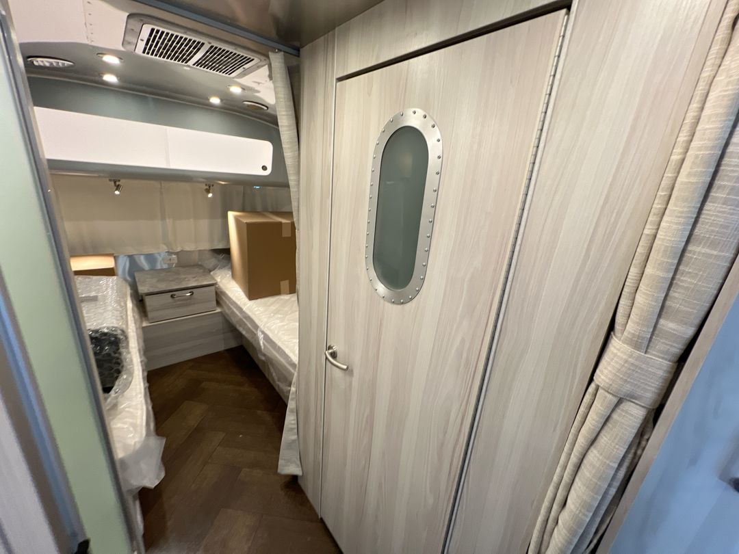 2025 Airstream 27FBT Base