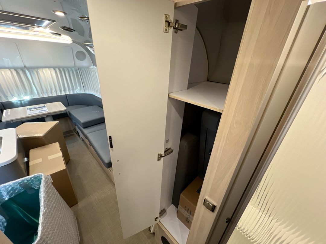 2025 Airstream 25FBQ Base