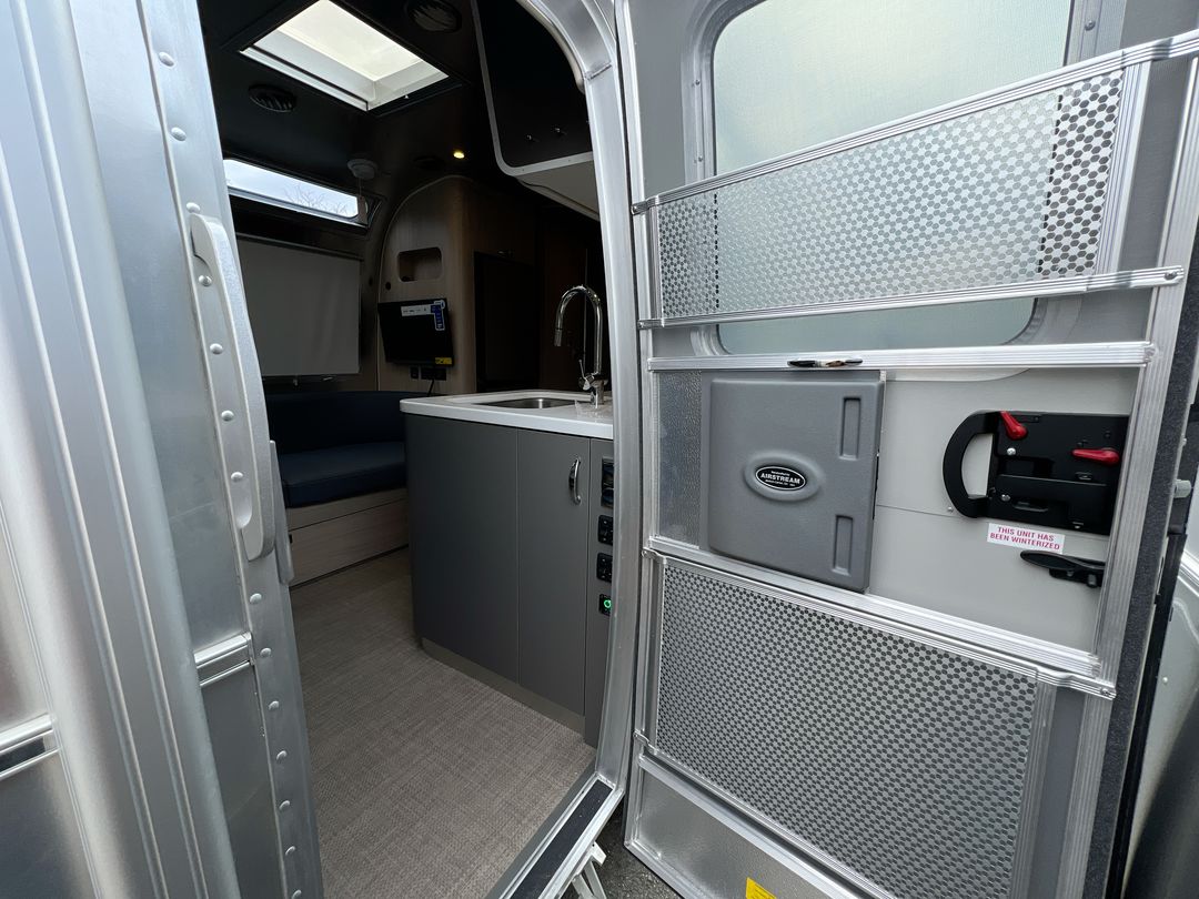 2025 Airstream 25FBQ Base