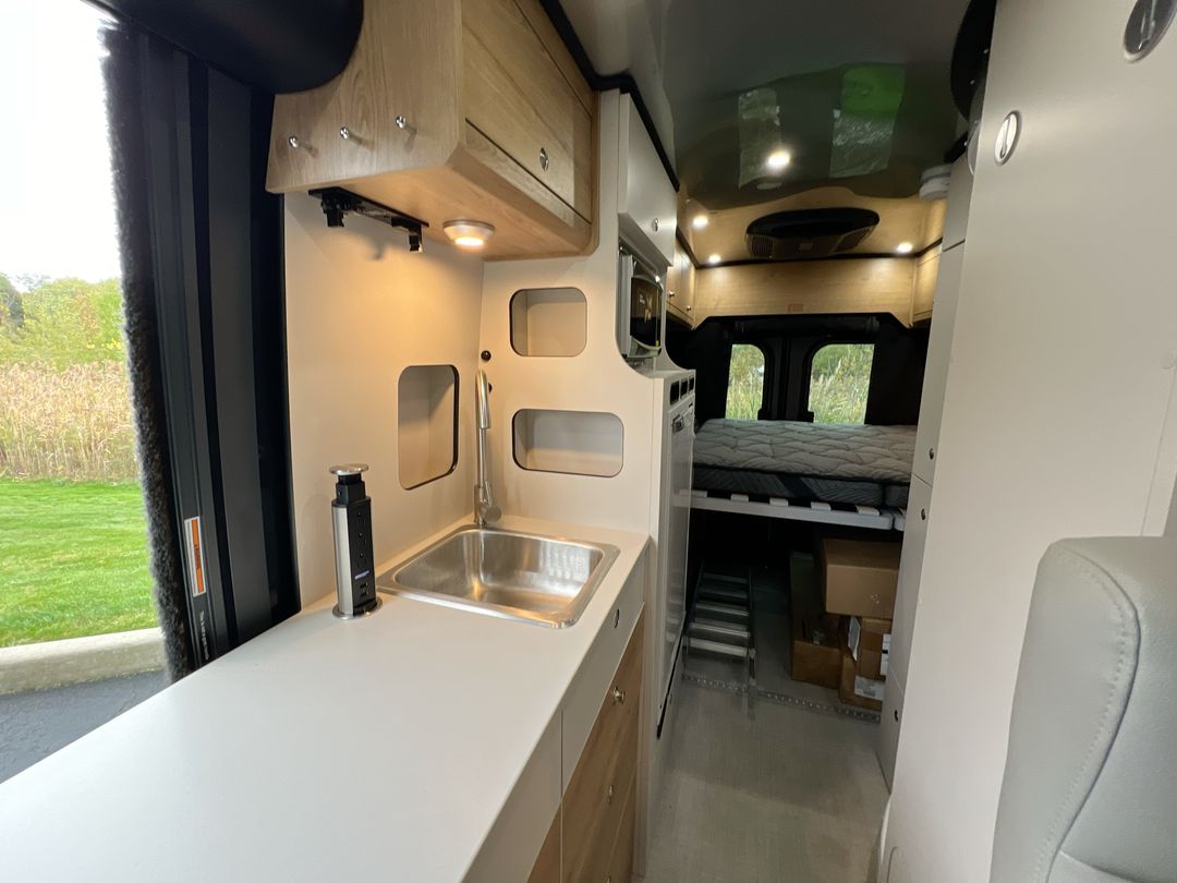 2026 Airstream Rangeline Base